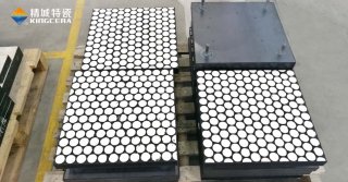 尊龙凯时人生就是博z6com特瓷耐磨陶瓷在矿石码头装卸装备的防磨应用
